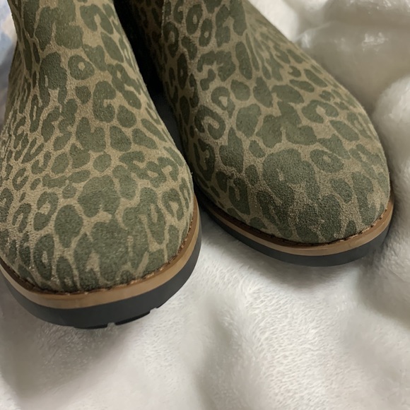 NWOT Violet & Red Jordyn Olive Leopard Print Suede Bootie - Picture 6 of 13